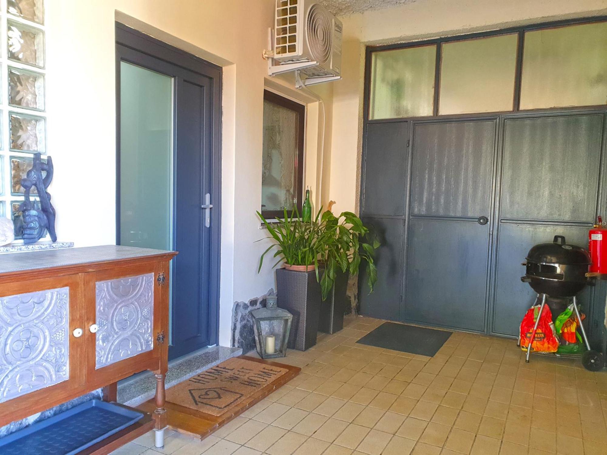 Apartment With Terrace Nona Pavla 托尔明 外观 照片
